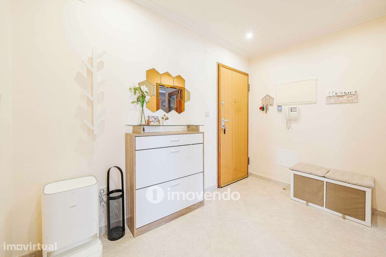 Apartamento T2, com estacionamento e arrecadação, em Vialonga-33