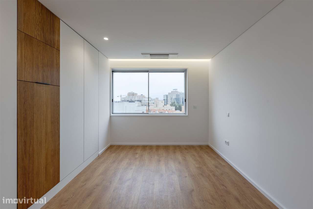 Apartamento T2 no Último Piso com Terraço na Boavista, Porto-19