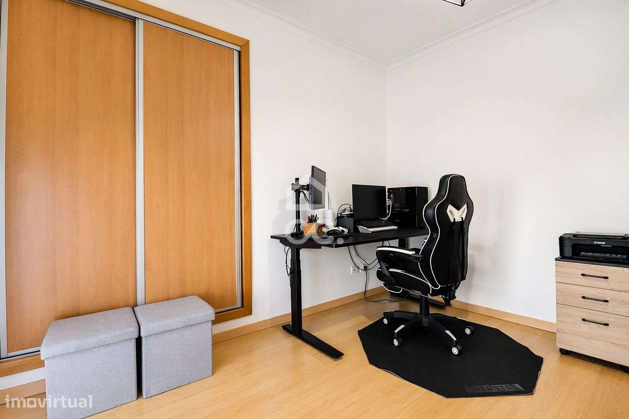 Apartamento T3 com garagem, arrumo e churrasqueira no centro do Avelar-6