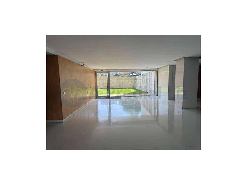 Apartamento T3+1 Duplex - À Av. da Boavista-29
