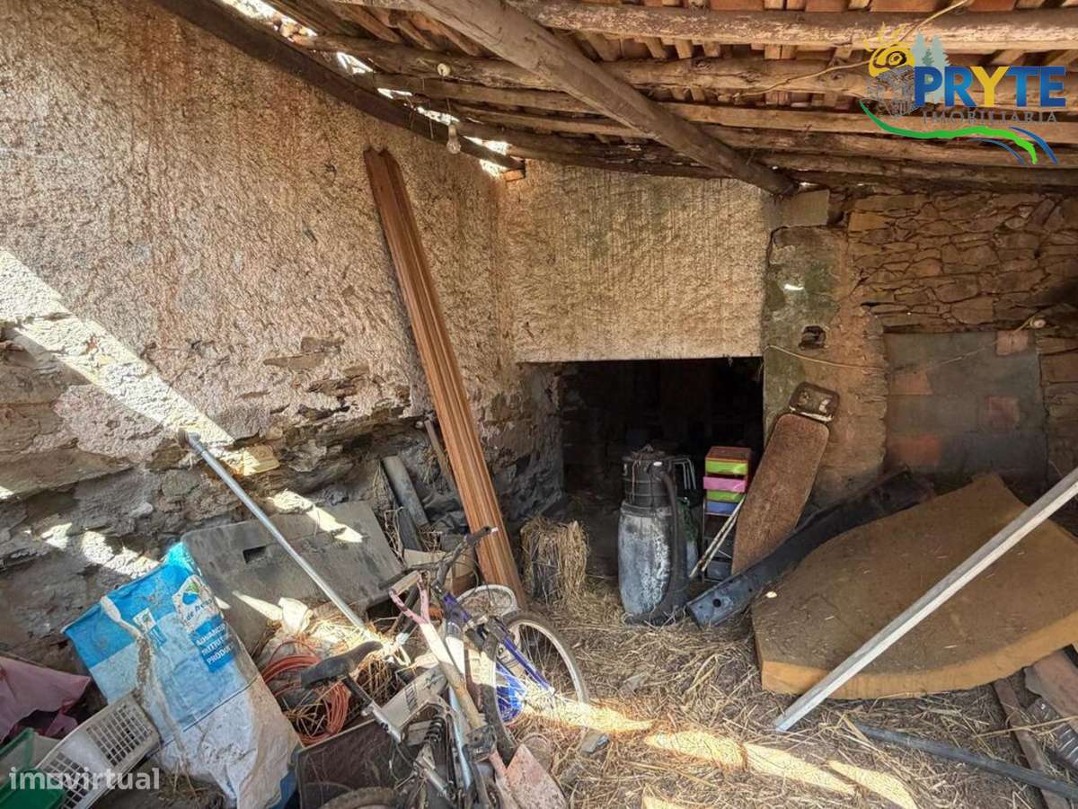 Moradia para Restauro com Terreno, Pátio, próxima da Sertã-11