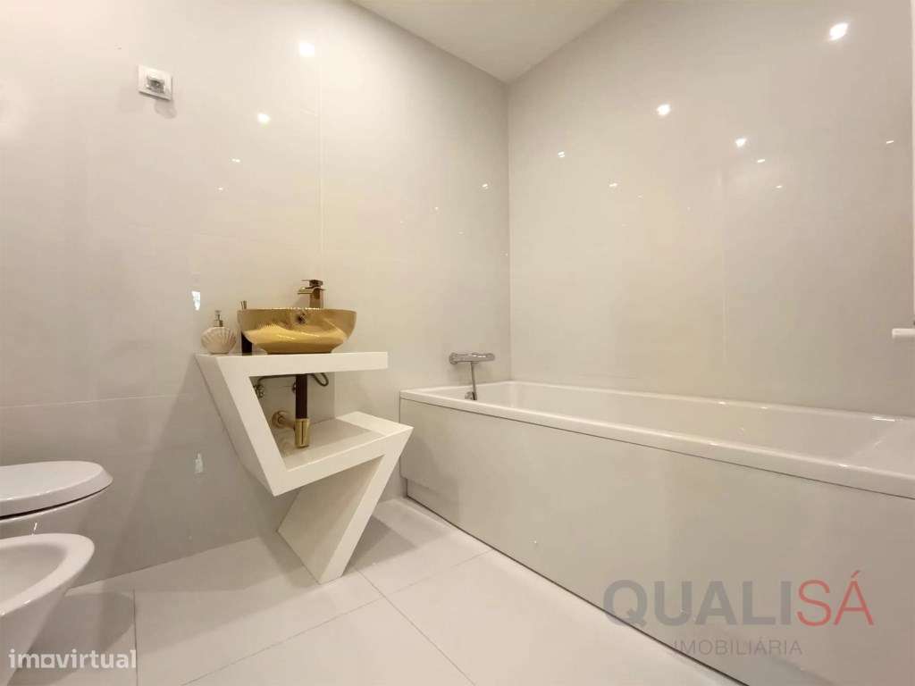 Apartamento T3 de gaveto com varandas e garagem fechada localizado ...-19
