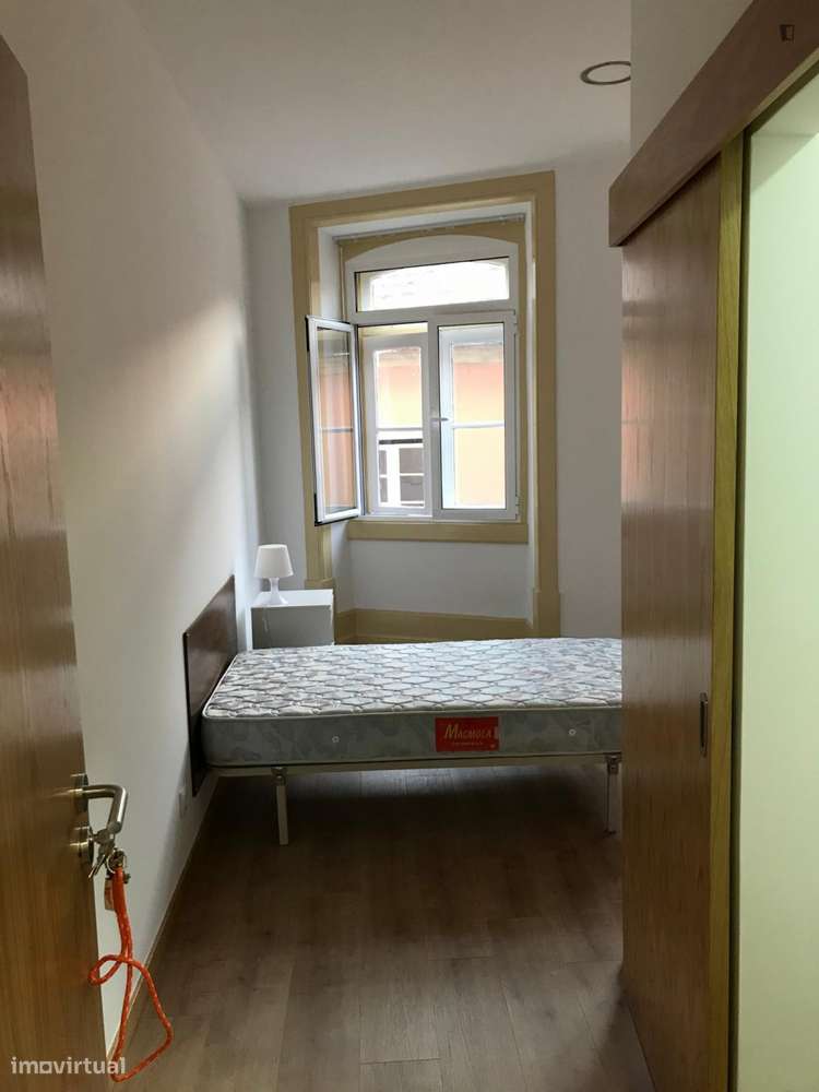 Quarto - localizado em Baixa Coimbra - Grande imagem: 3/6