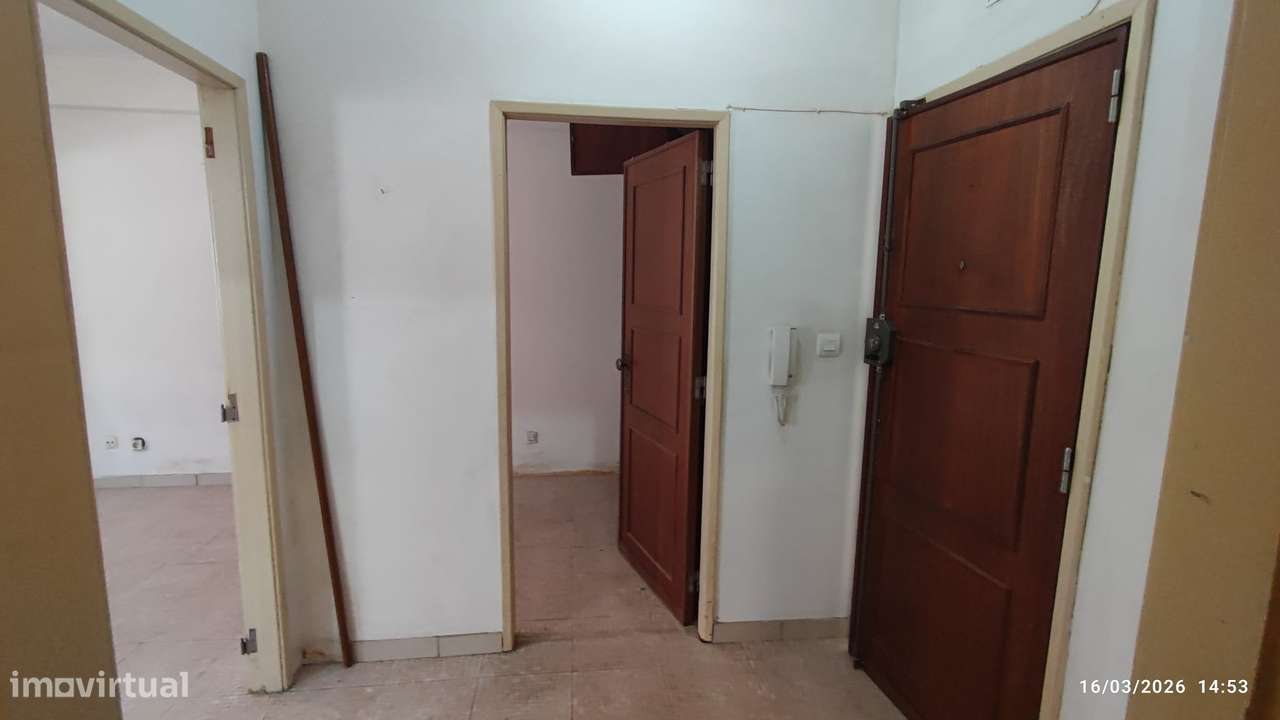 Apartamento T0 para investimento em Linda a Velha-5