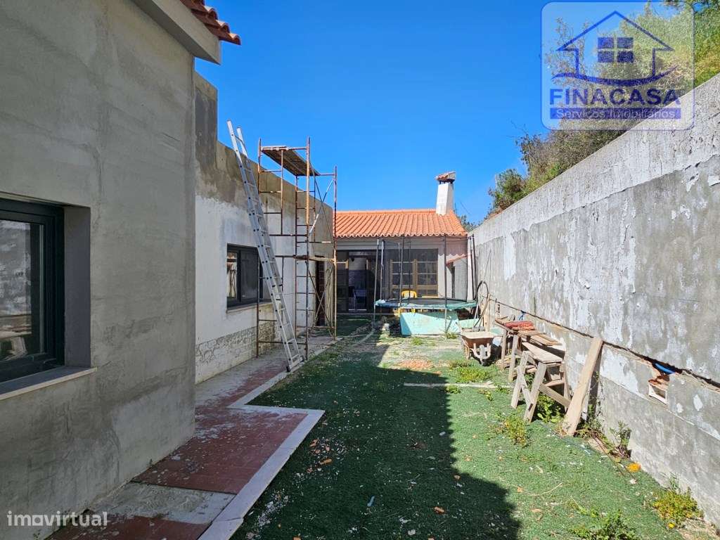 Moradia Isolada em fase de renovação/ remodelação com piscina e jar...-49