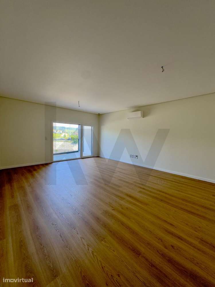 Moradia T3 em Torres Vedras com Jardim, Varandas e Estacionamento – Cl - Grande imagem: 4/31