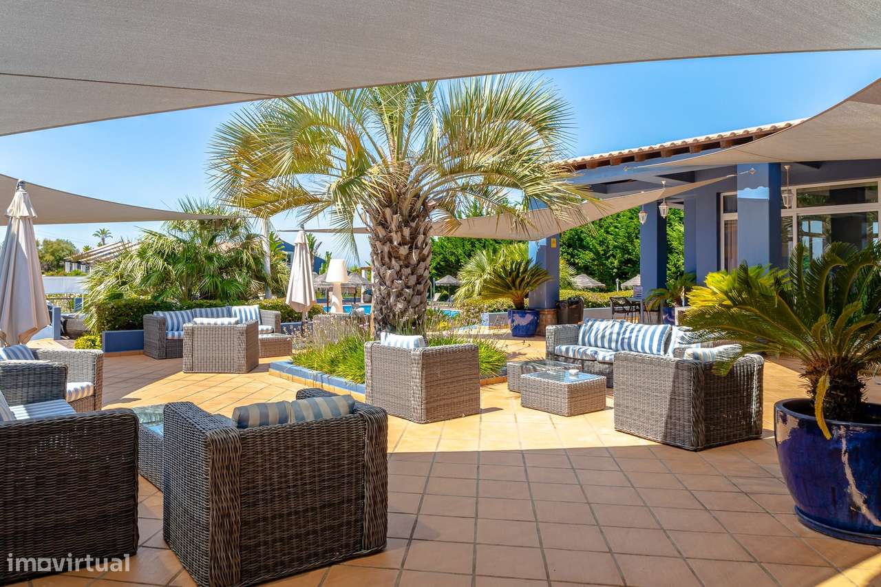 COMPLEXO DE FÉRIAS COM 28 APARTAMENTOS PERTO DE LAGOS - Grande imagem: 2/24