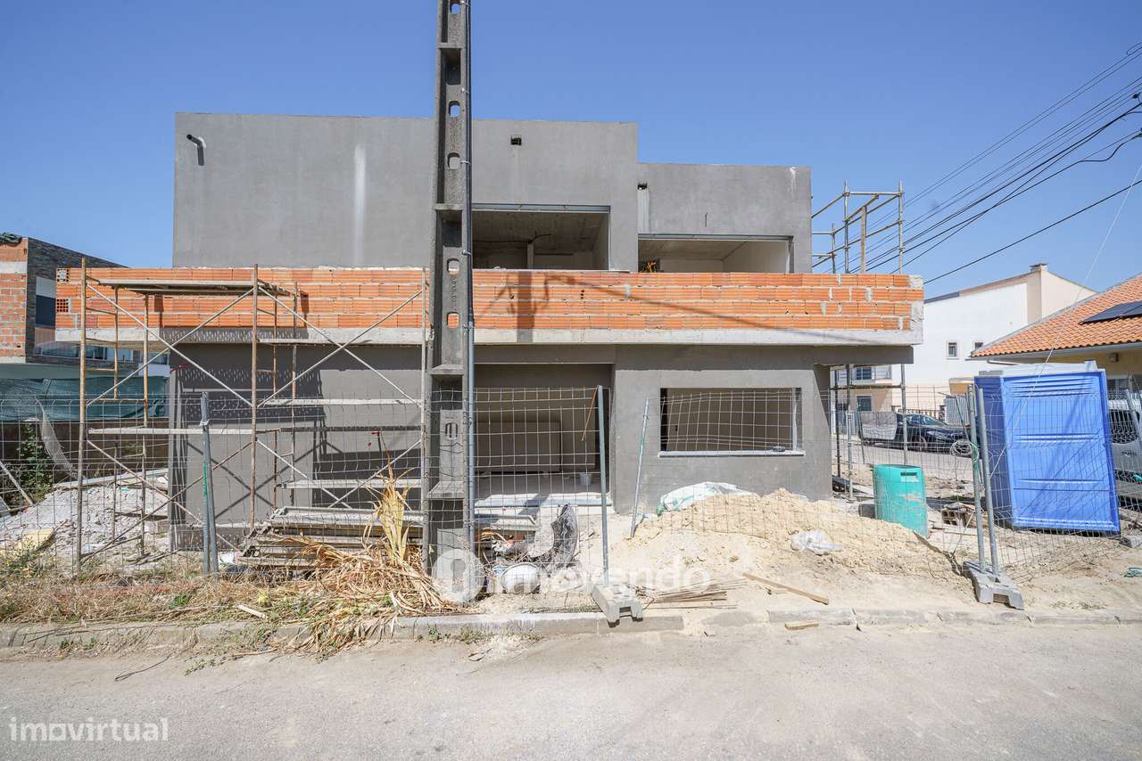 Moradia geminada T3+1 em fase de construção, em Pinhal de Frades-30