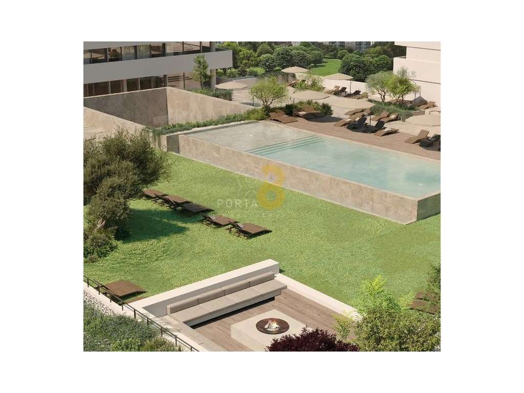 T4 Novo com Varandas, Garagem e Vistas Desafogadas - Requesende-24