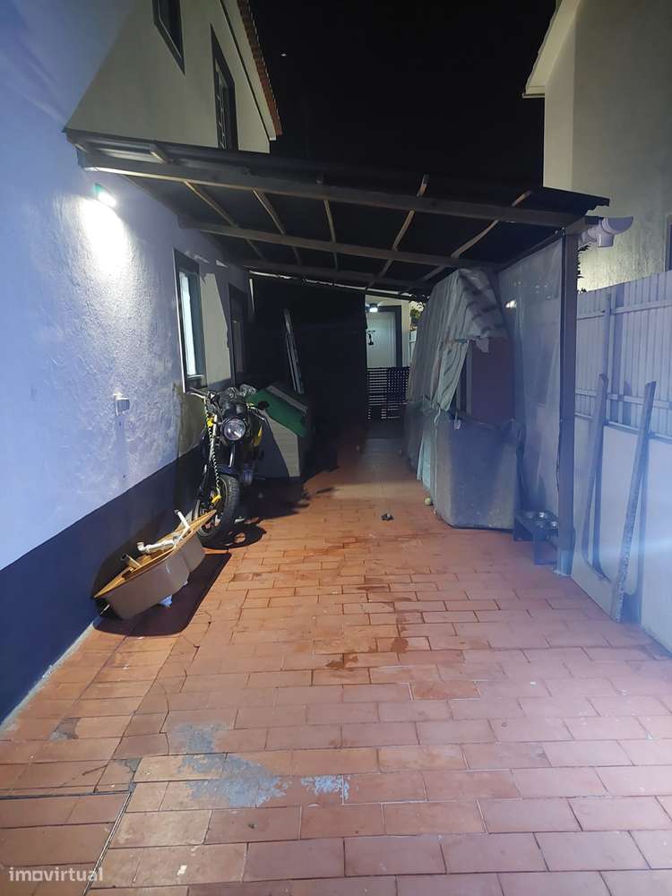 Andar de moradia rés-do-chão com excelente espaço exterior.-16