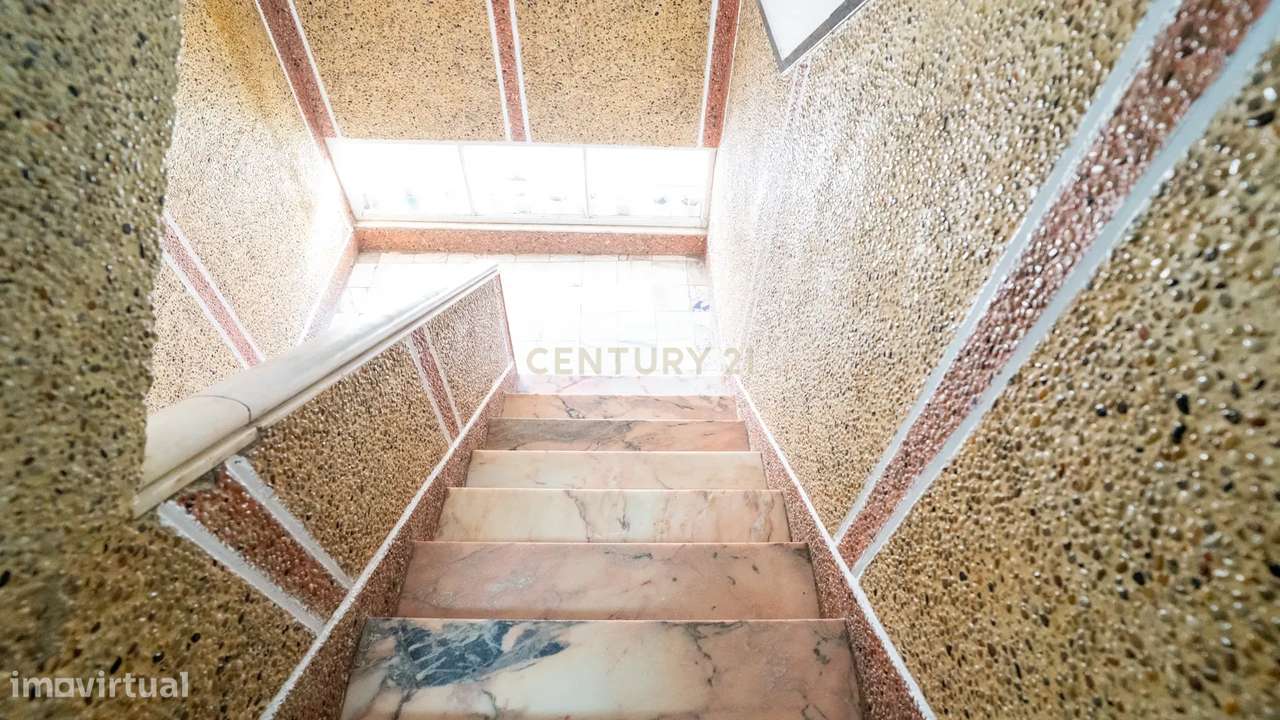 Apartamento T2 + 1* - Remodelado, em Queluz-43