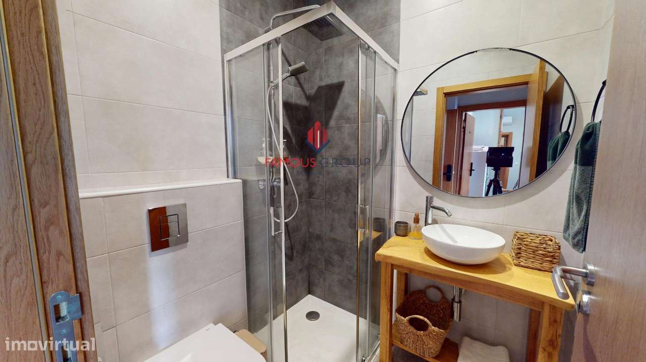 Prédio Histórico com Alojamento Local, Restauração e Espaço...-33