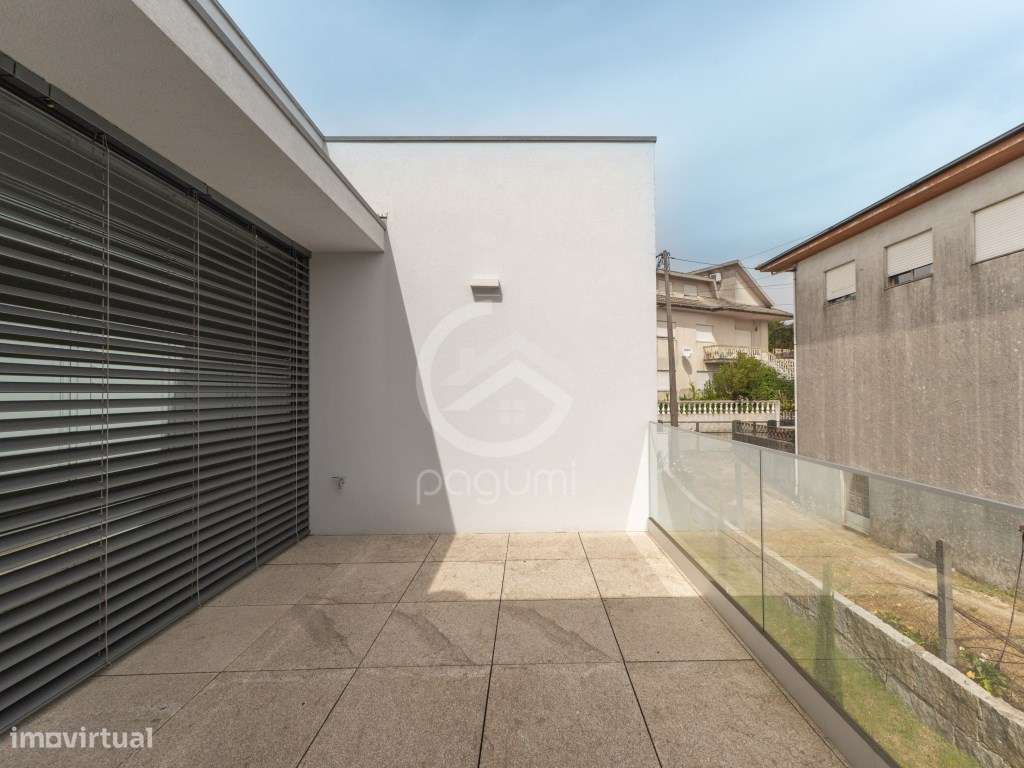 Moradia Contemporânea | 1.470 m² | A 1 Minuto da A4-59