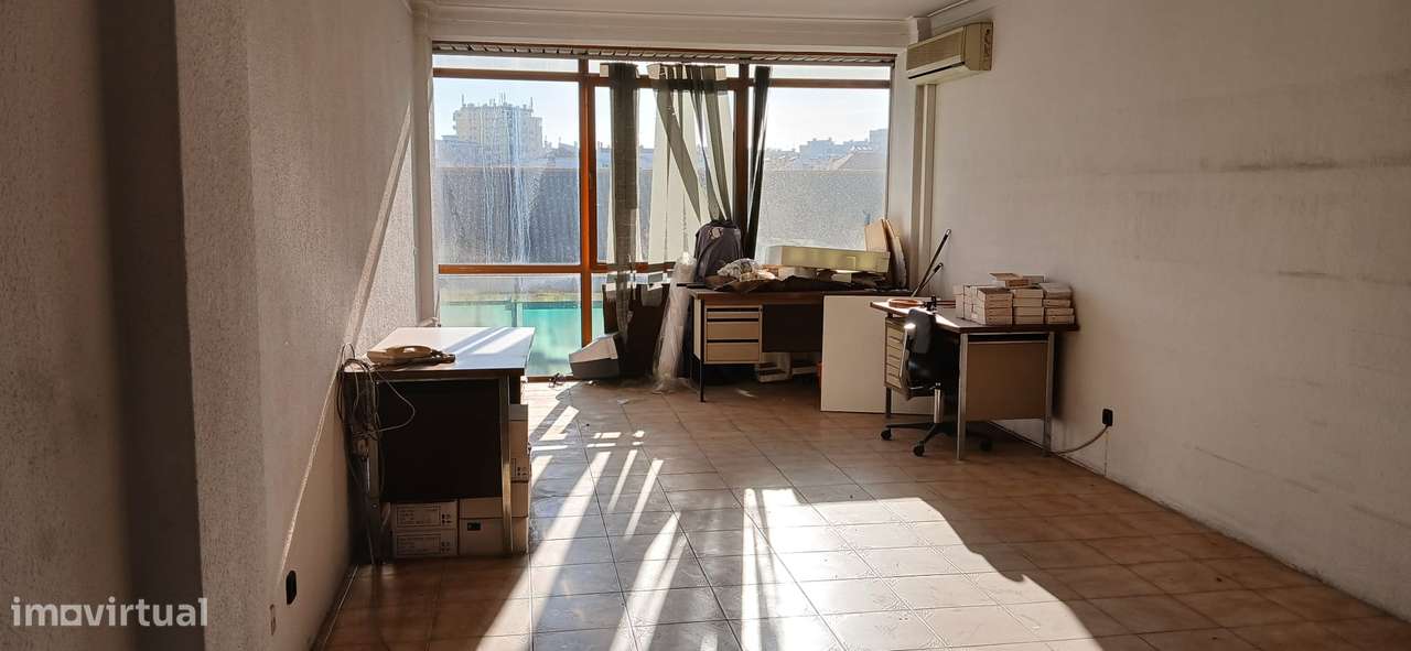 Excelente Espaço para Escritório numa zona muito central de Almada-8