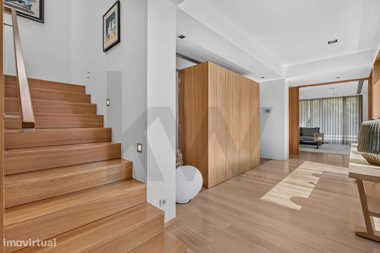 Moradia T5 de Luxo com Piscina e Lote de 2.773 m2-17