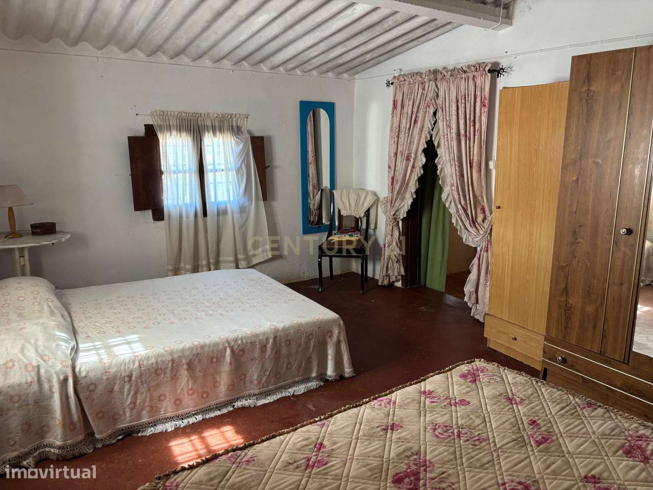 Quintinha com Moradia T2 + Armazém | 2ha vedados | Rio | Fruteiras | A-16