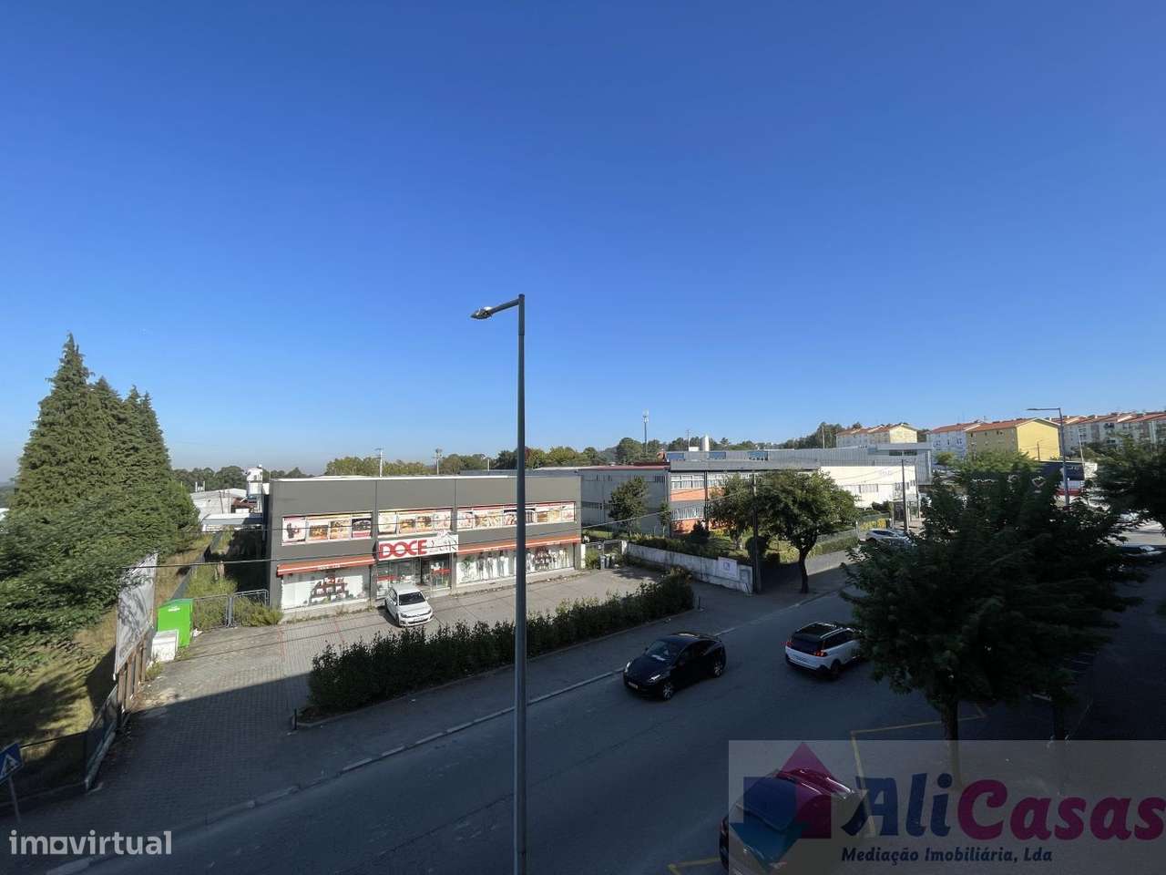 **Excelente Apartamento T2 C/Ampla varanda em Localização Privilegia-12