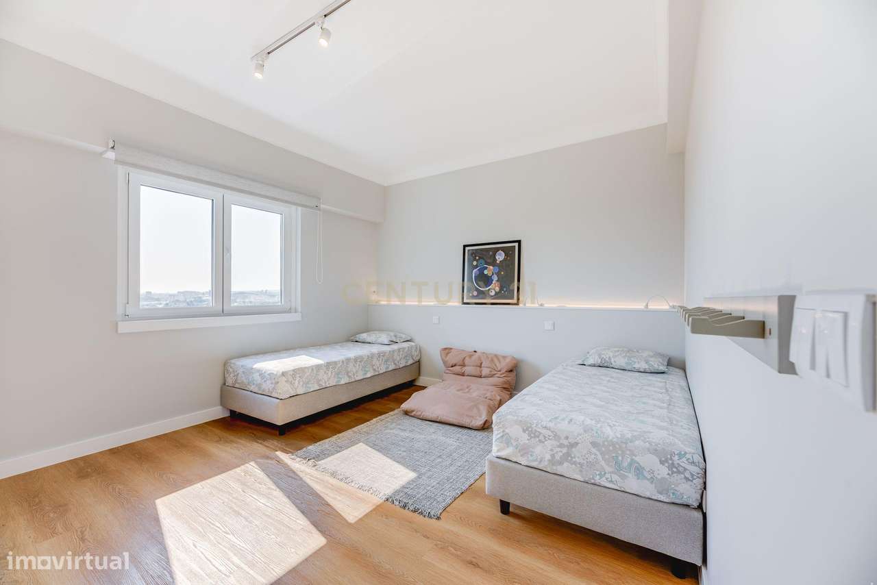 Fantástico T4 Alvalade com varandas, estacionamento e arrecadação-52