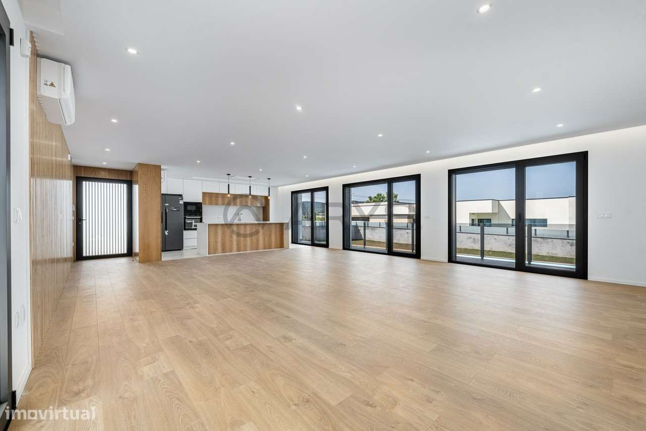 Moradias Térrea Individual, com piscina, Pronta a Habitar - Grande imagem: 4/34