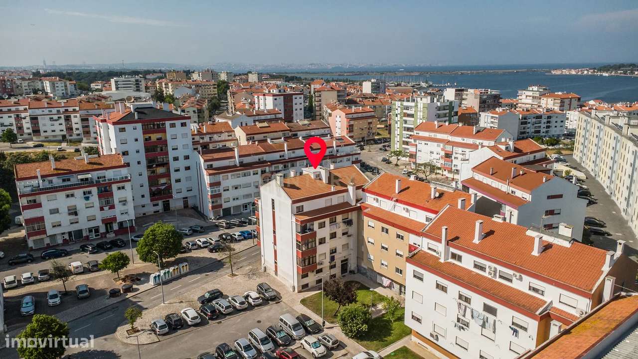 Apartamento T3 em Amora, Seixal - Oportunidade Única!-34