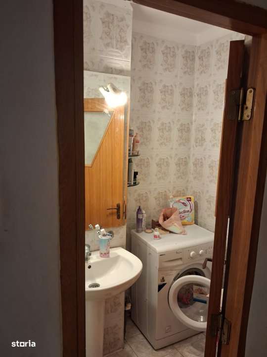 Apartament 3 camere situat in centrul Targu Jiului - Imagine principală: 5/8
