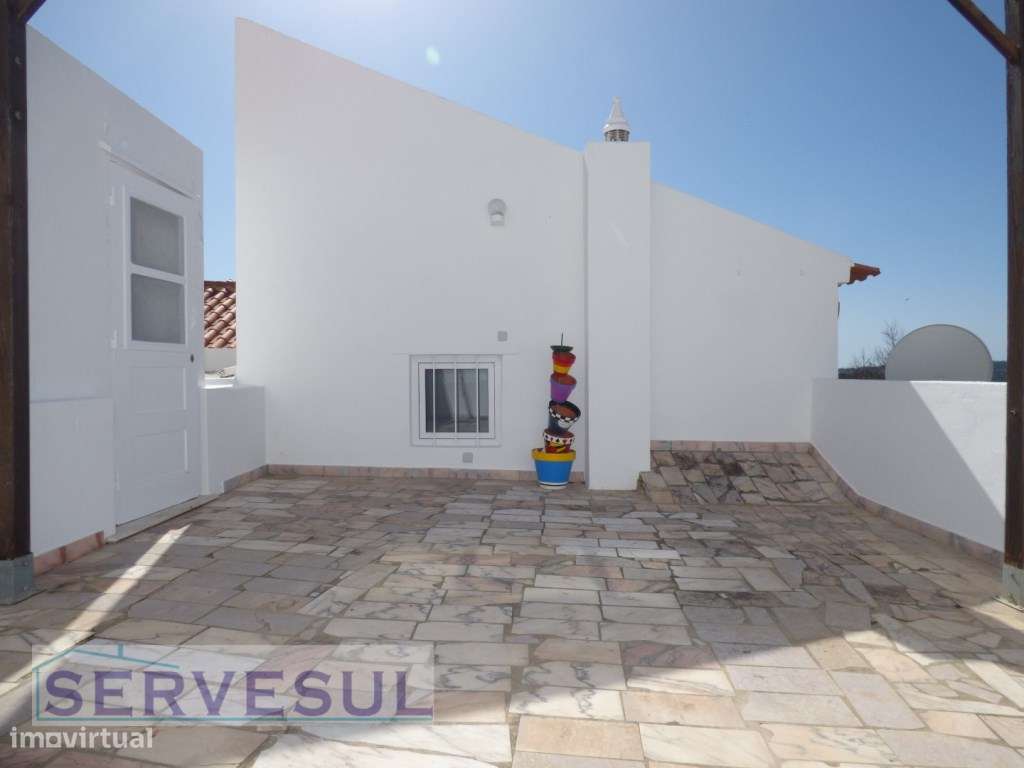 Casa Tradicional, com dois pisos, 4 quartos, dividida em duas habit...-19