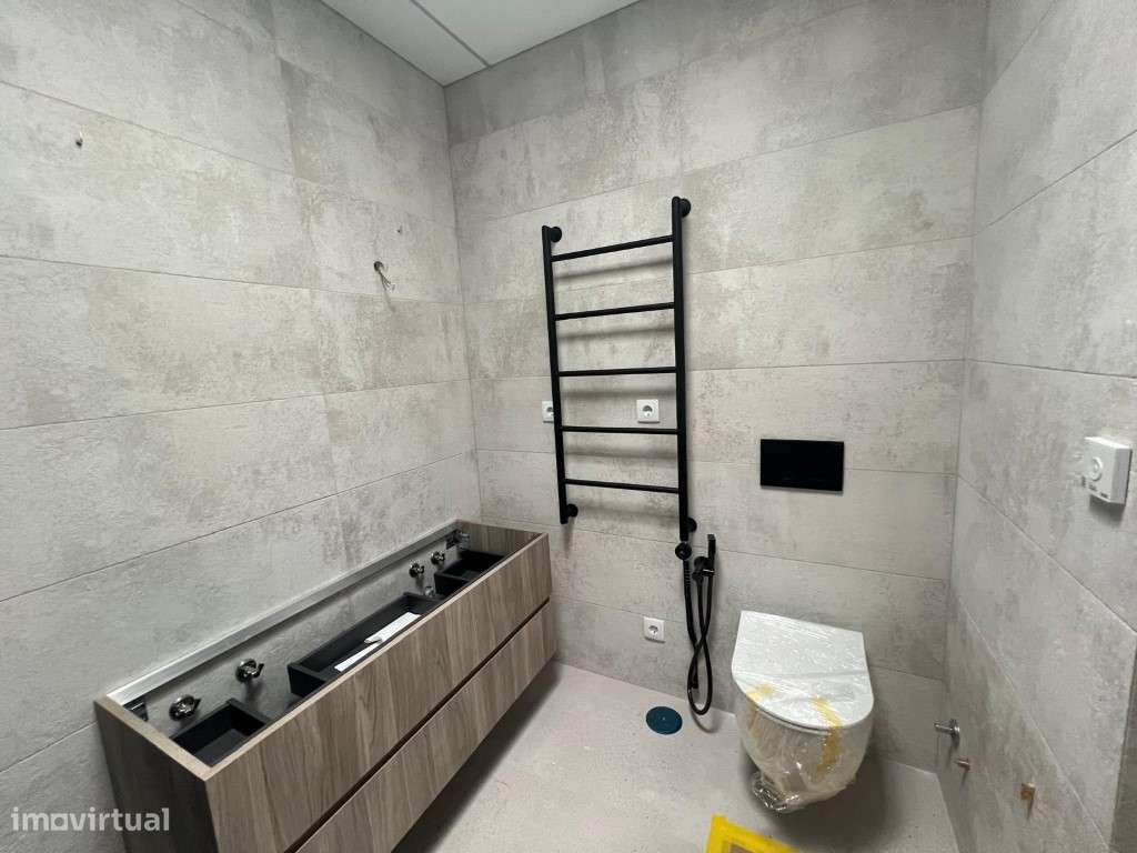 Moradia Nova T3 em Loulé

Descubra esta magnífica moradia T3 de a...-19