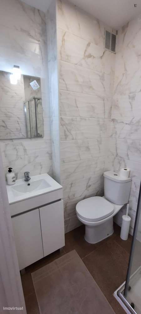 Quarto - localizado em Paranhos Porto - Grande imagem: 2/19