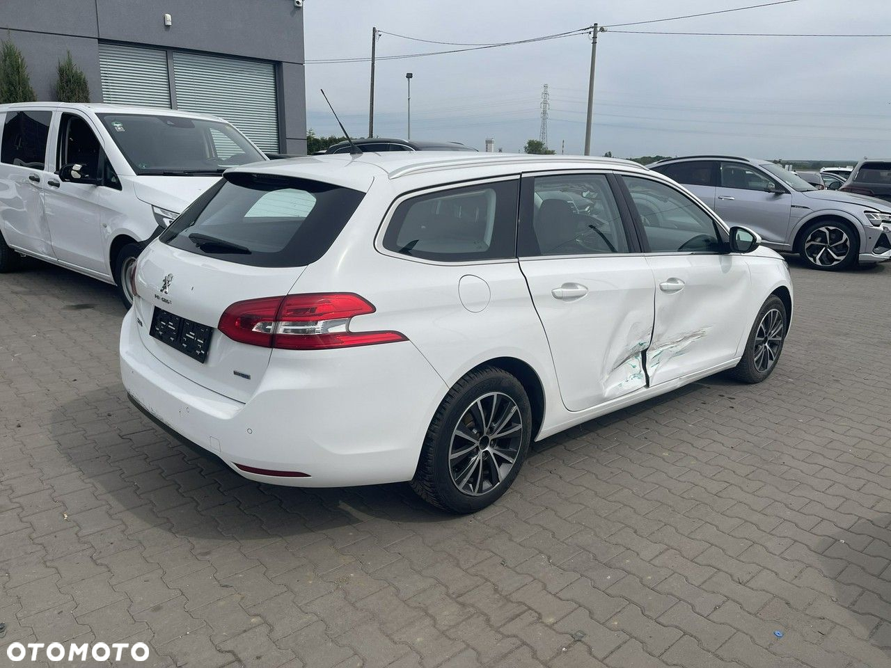 Peugeot 308 1.6 BlueHDi Allure S&S - 4