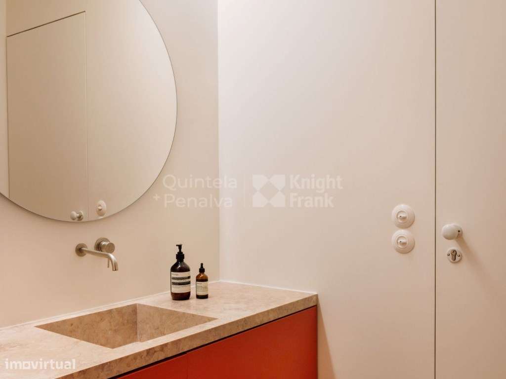 Apartamento T2 + 2, com varanda próximo da Av. da Liberdade - Grande imagem: 5/27