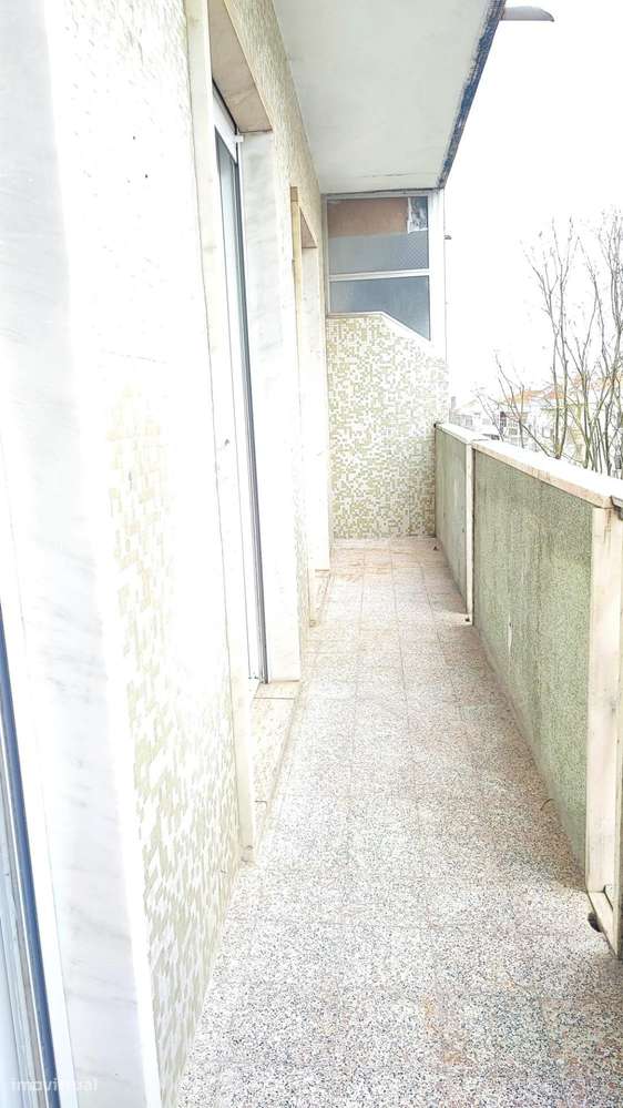 T4 Totalmente Remodelado na Amadora-12