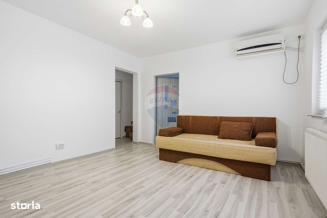 Apartament cu 3 camere de vânzare în zona Palat-6