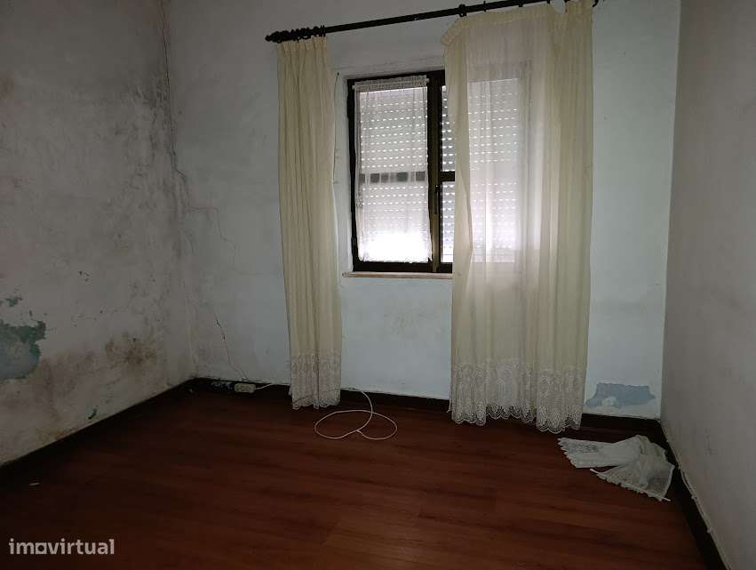 Moradia T3 geminada, com quintal, em Santa Clara, Coimbra-6