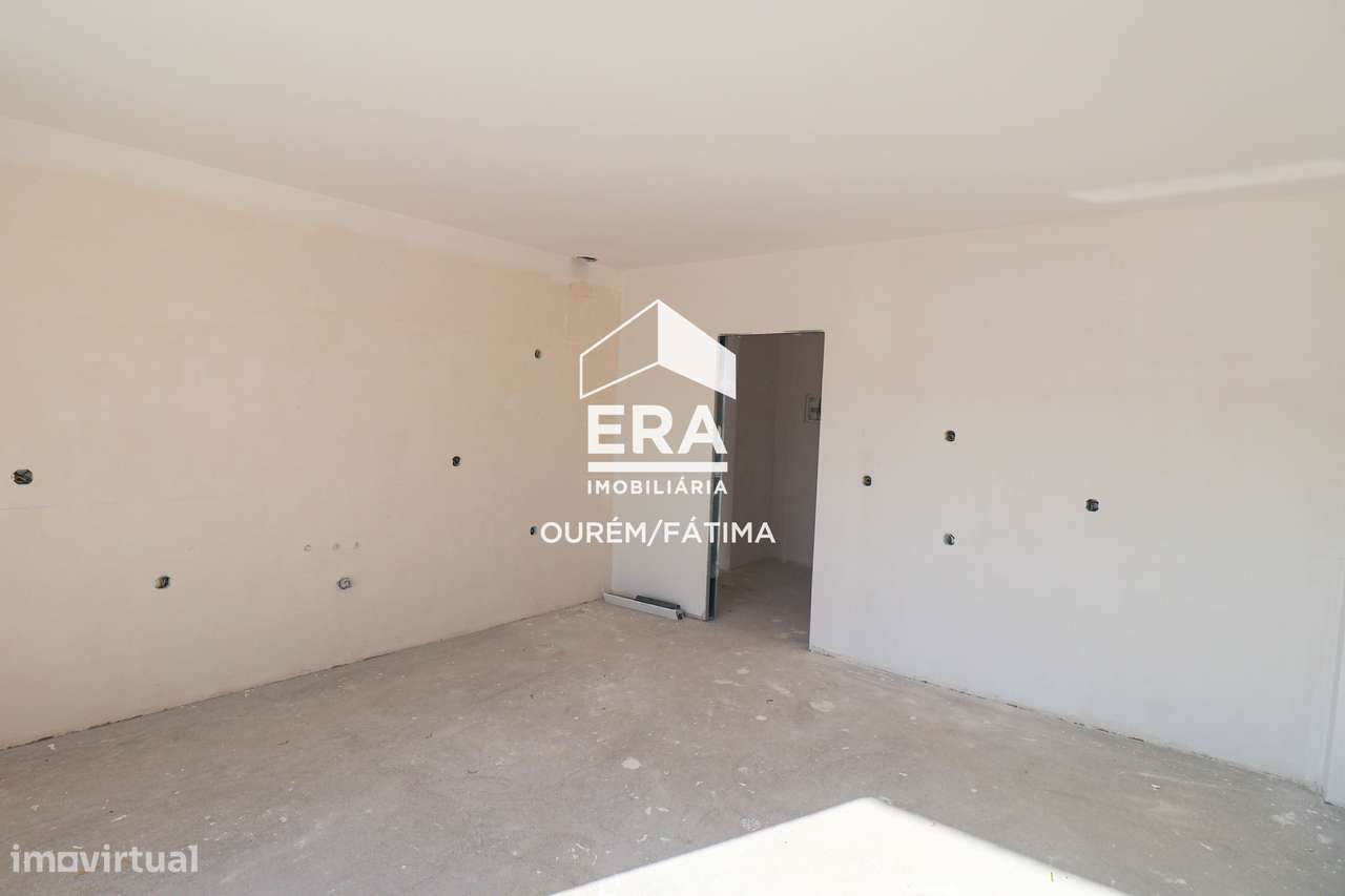 Moradia T4, térrea, em fase final de construção-14