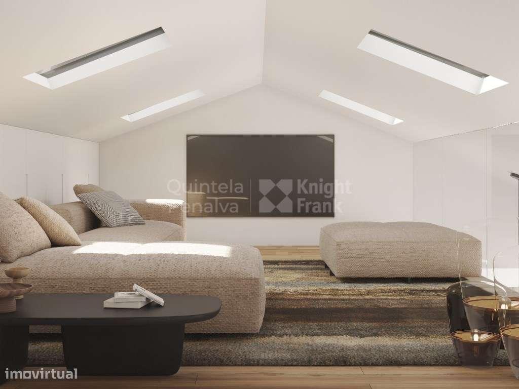 Apartamento T2 Duplex com varanda e estacionamento em Alvalade - Grande imagem: 5/19