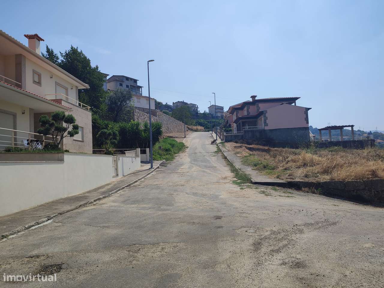 Lote para construção de moradia com 4 frentes, junto ao Rio Douro-9
