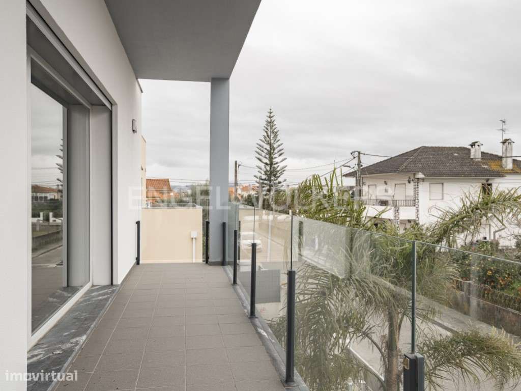Moradia T4 moderna de luxo em Fernão Ferro-34