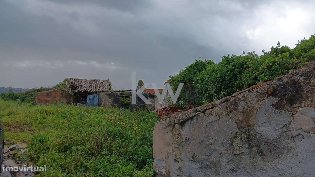 Venda de terreno urbano com 800m2 e 3 ruínas no centro da vila da La - Grande imagem: 5/18