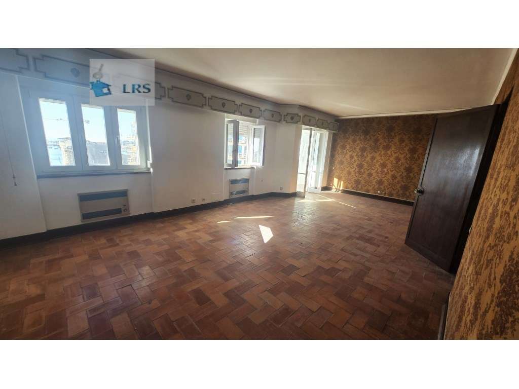 Localização privilegiada no centro de Cascais, junto ao Auchan, em ... - Grande imagem: 4/32