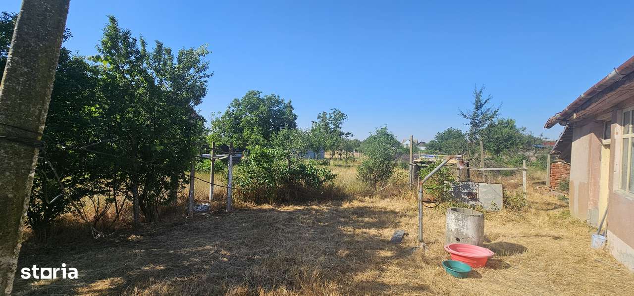 Casă cu 4 camere, teren mare și utilități-9