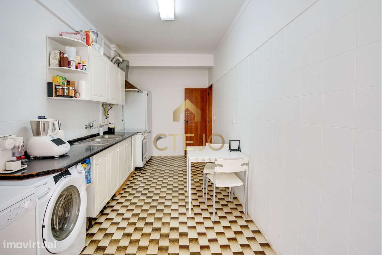 Apartamento T2  com varanda e arrecadação em Vale de Figueira , São Jo-9