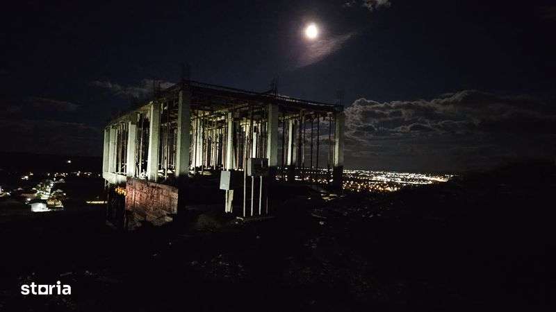 Casa la rosu de vanzare - Imagine principală: 5/7