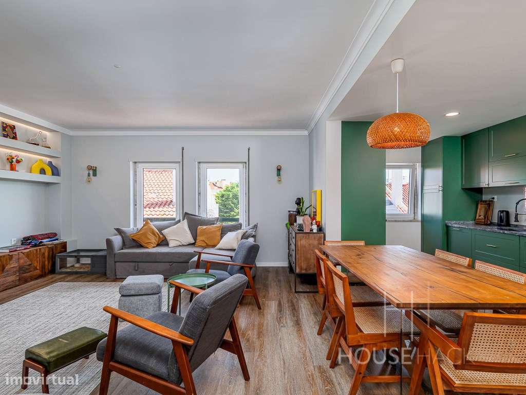 T2+2 Duplex Renovado com parqueamento e arrecadação