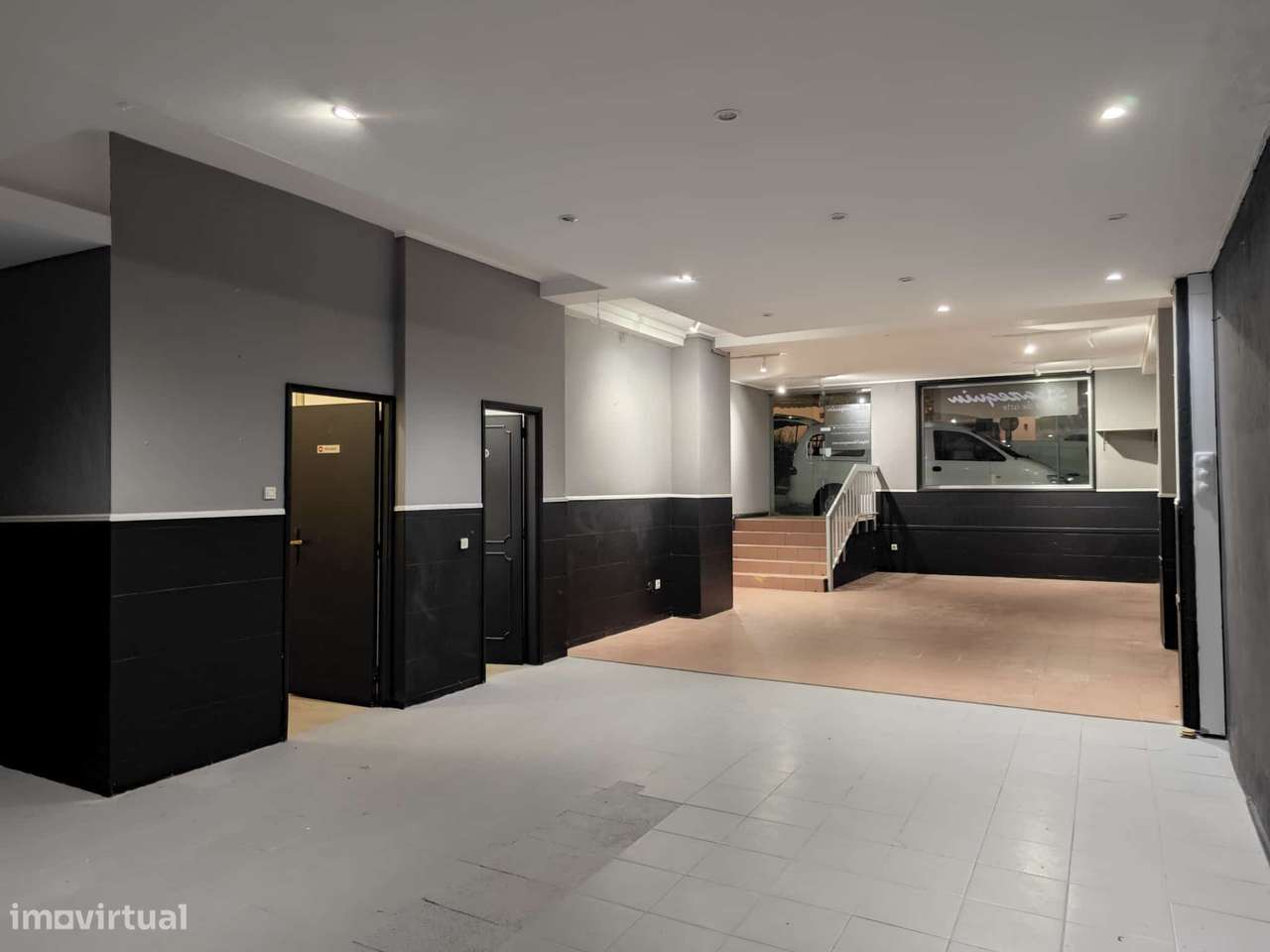 LOJA COM POTENCIAL PARA ESCRITÓRIOS OU HABITAÇÃO-8