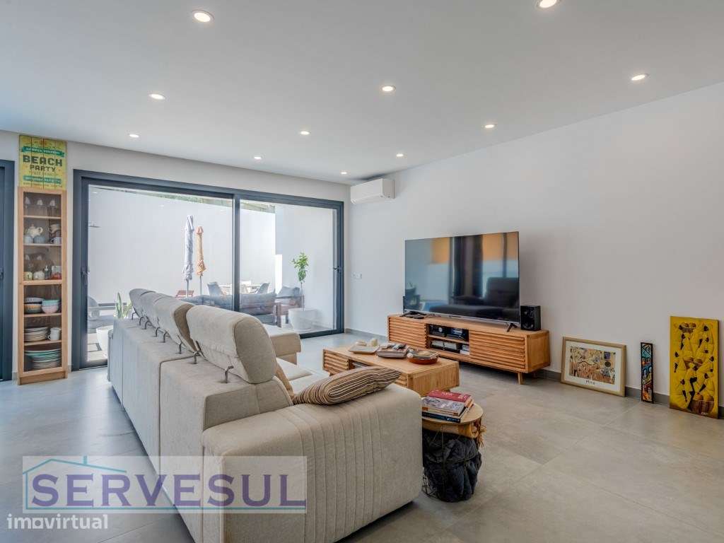 Moradia Moderna Geminada composta por 4 quartos e piscina privada, ...-11