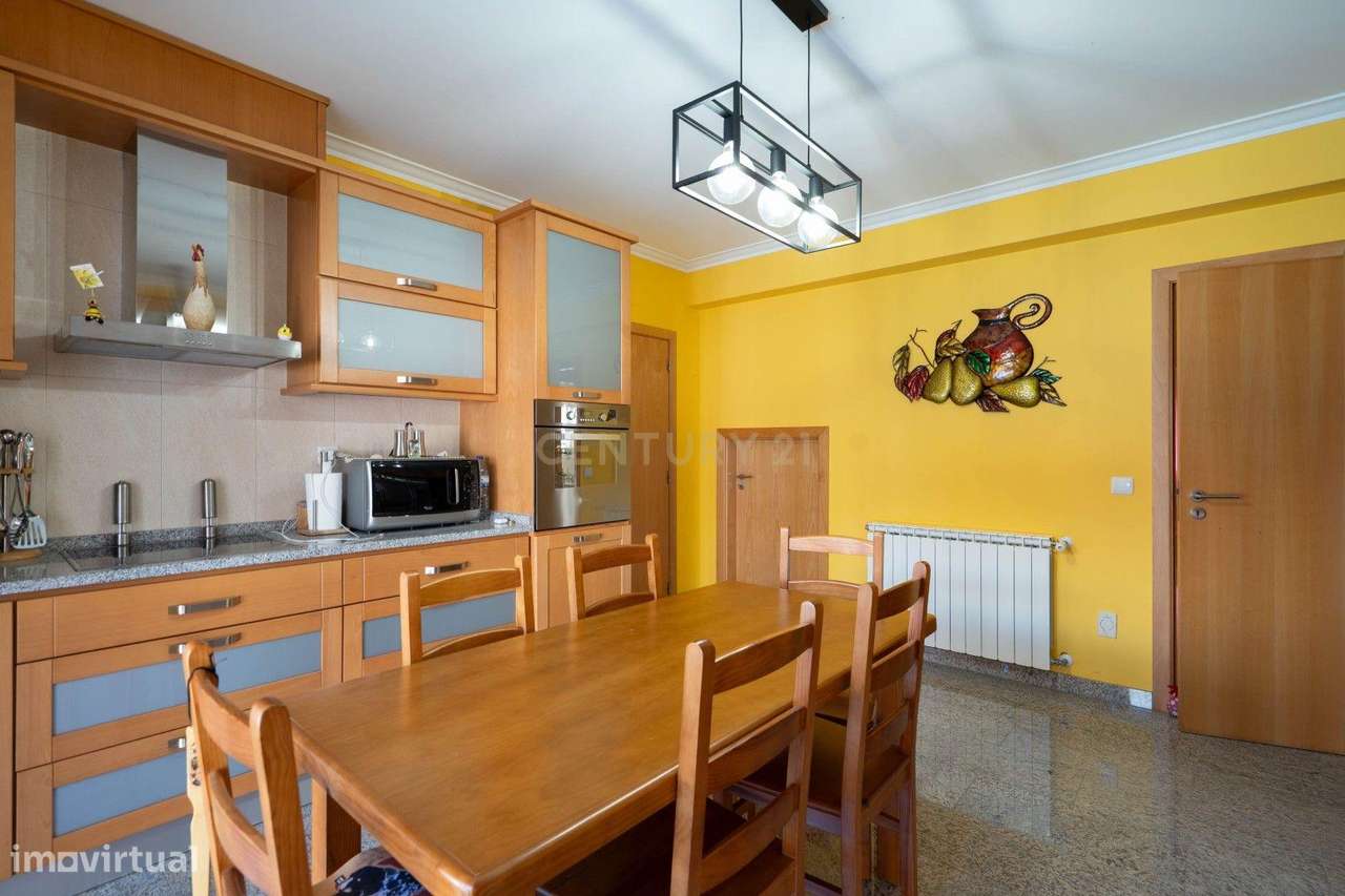 Moradia T3 - C/ espaço exterior e piscina-28