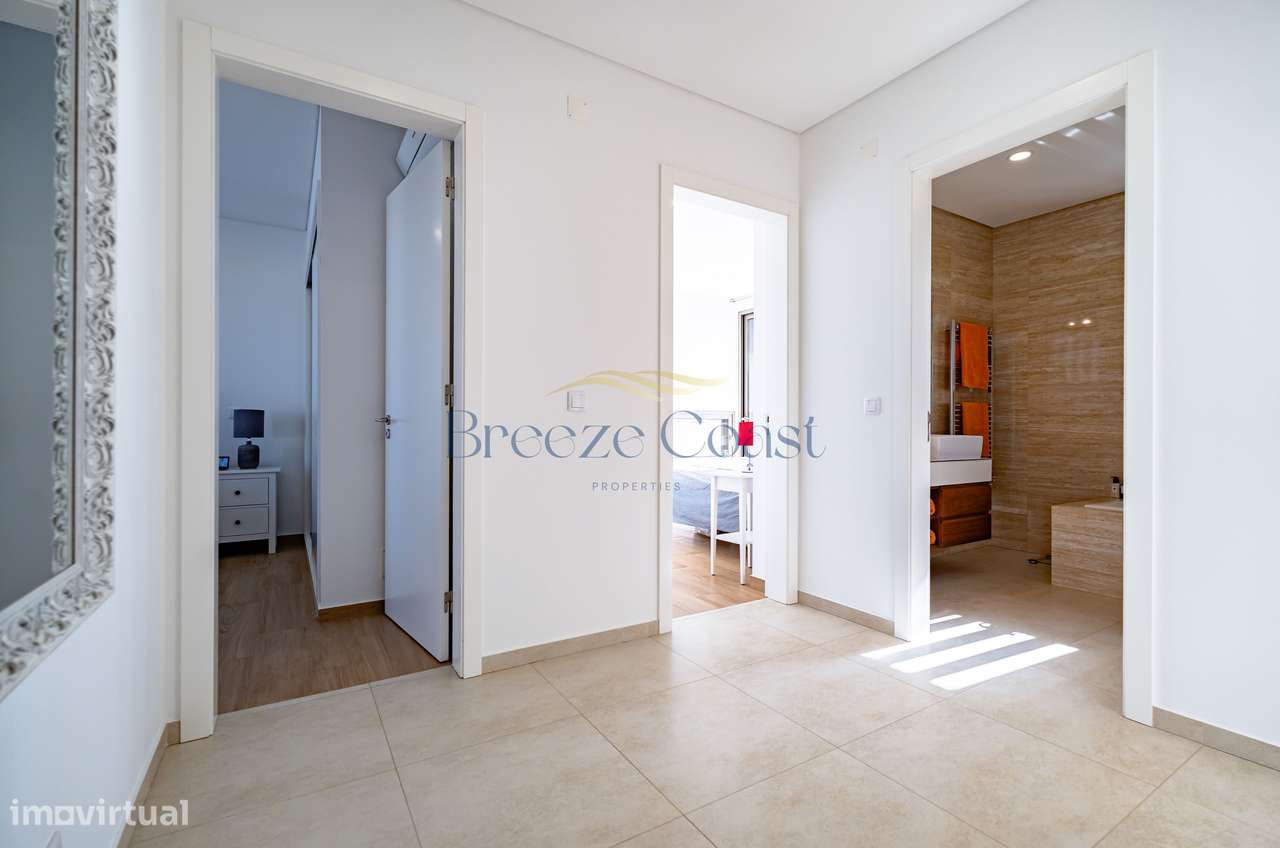 Moradia T4+1 de luxo com elevador-13
