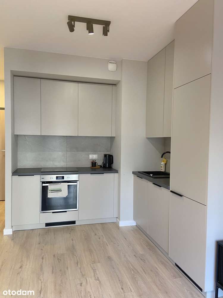 Jasne dwa pokoje ! Metro ! SKM ! Garaż ! Duży balkon ! wyposażone-2