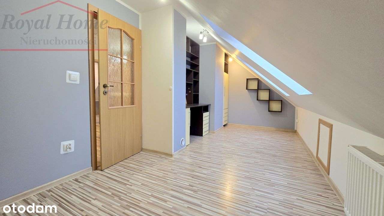 Przestronny, b. ładny, zadbany wolnostojący dom.-11