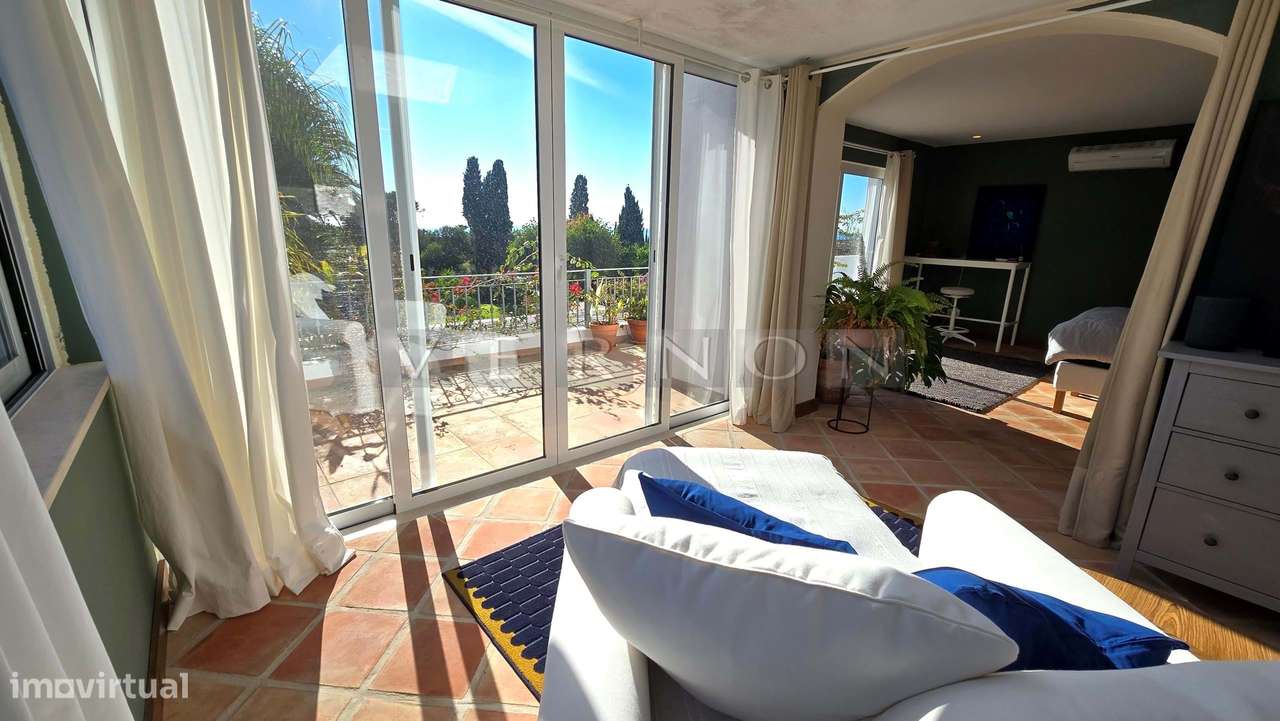 Algarve, Caramujeira,  para venda moradia V3 espaçosa renovada com vis-40